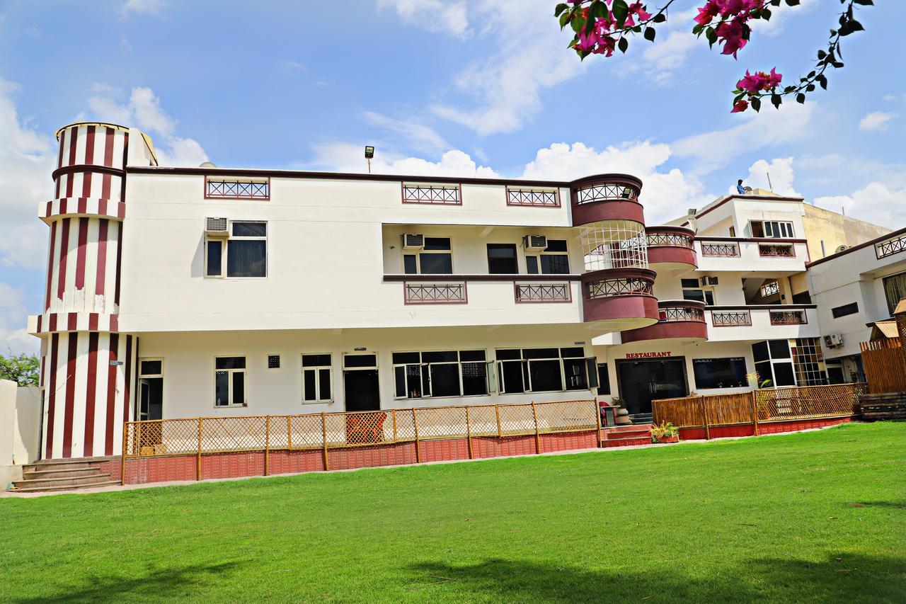 Resort Exotika Kota  Exterior photo